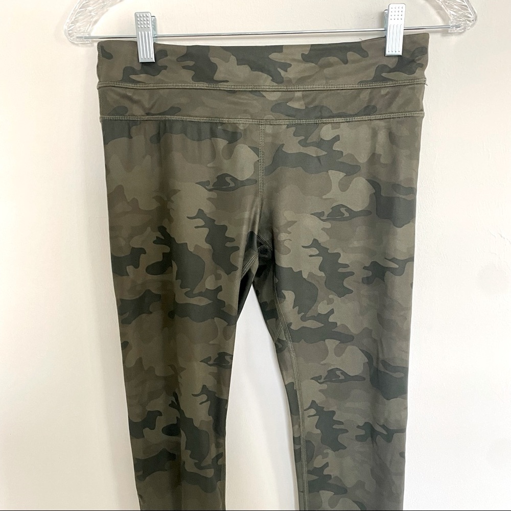 Lululemon Aspire cropped leggings in camo print!